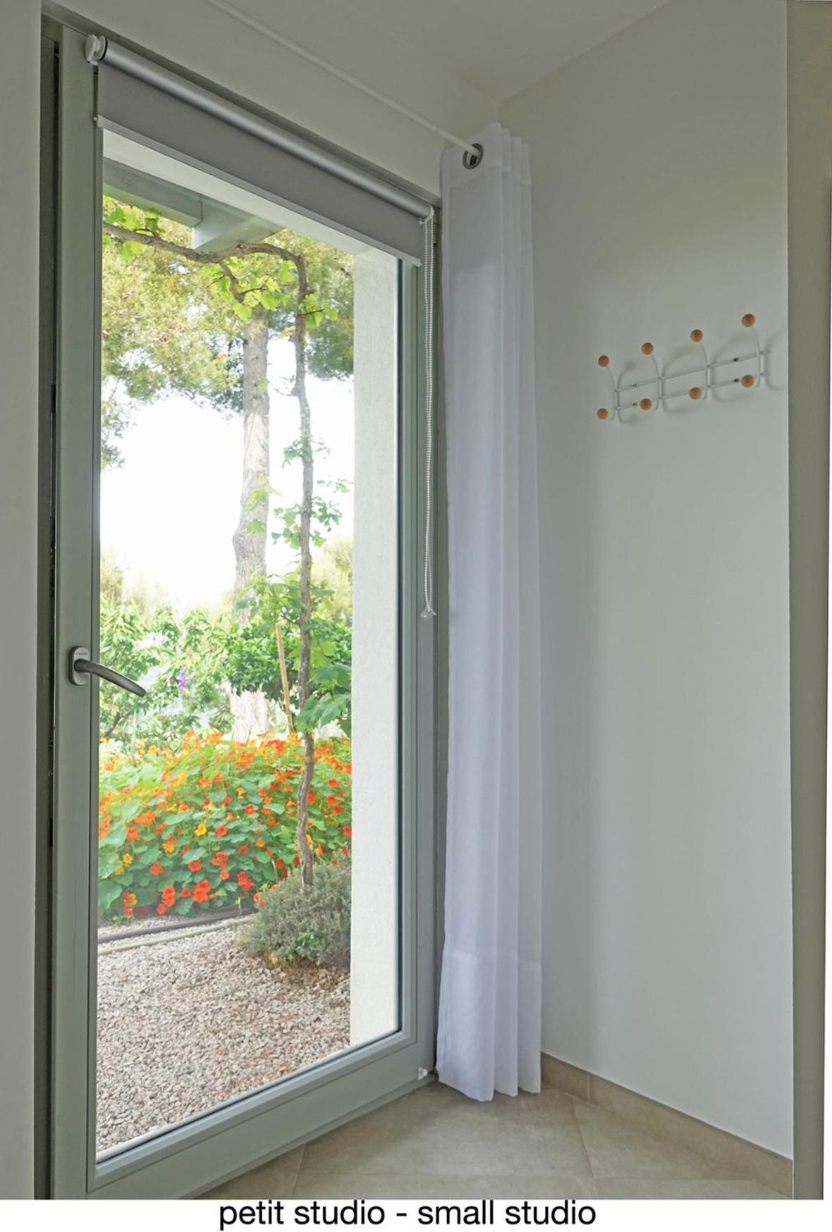 456 Chemin De La Pinede Apartment Menton Bagian luar foto